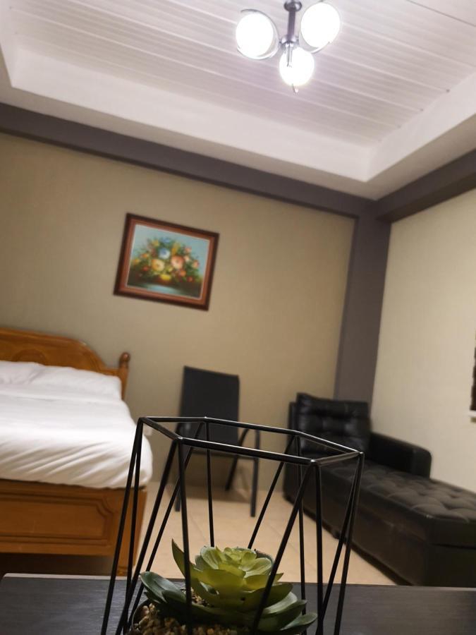 2428 Suites Urdaneta Экстерьер фото