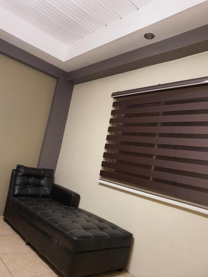 2428 Suites Urdaneta Экстерьер фото