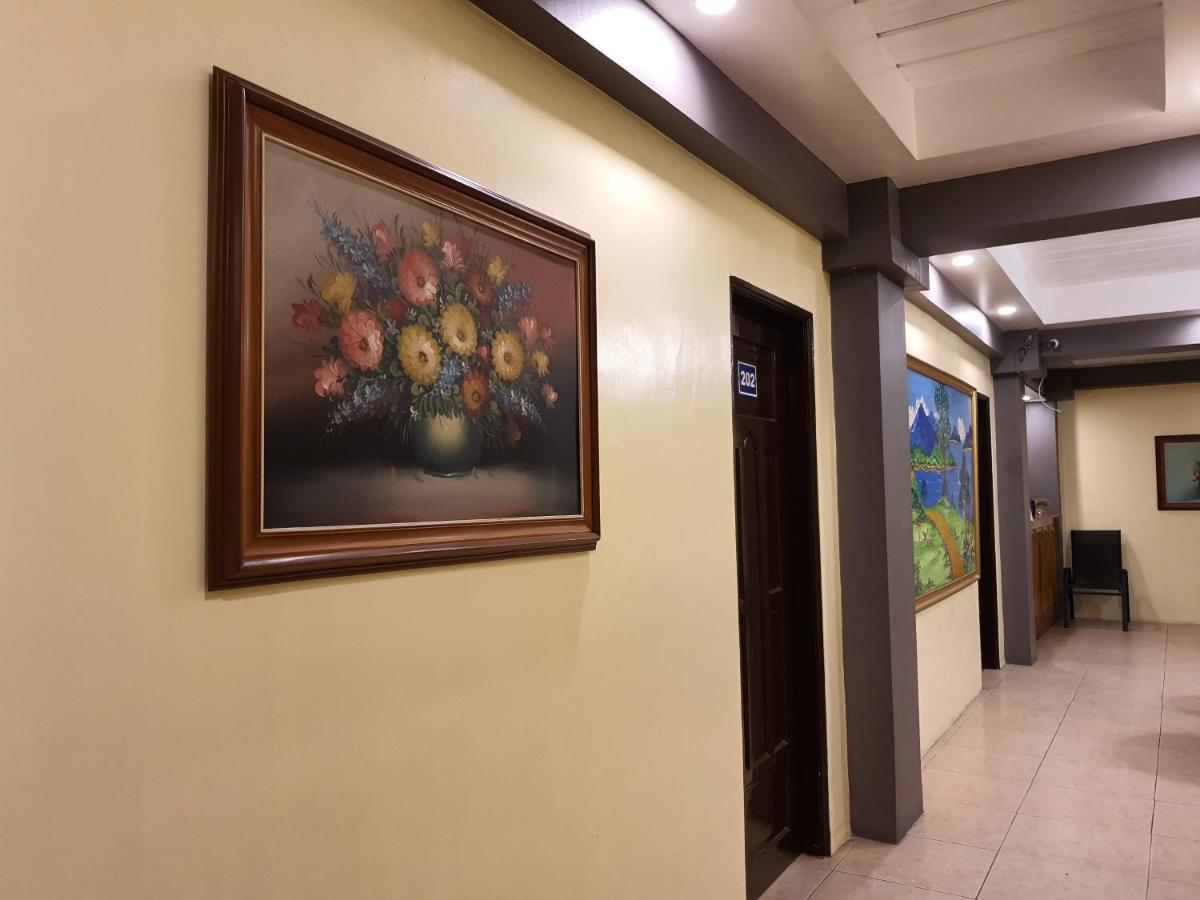 2428 Suites Urdaneta Экстерьер фото