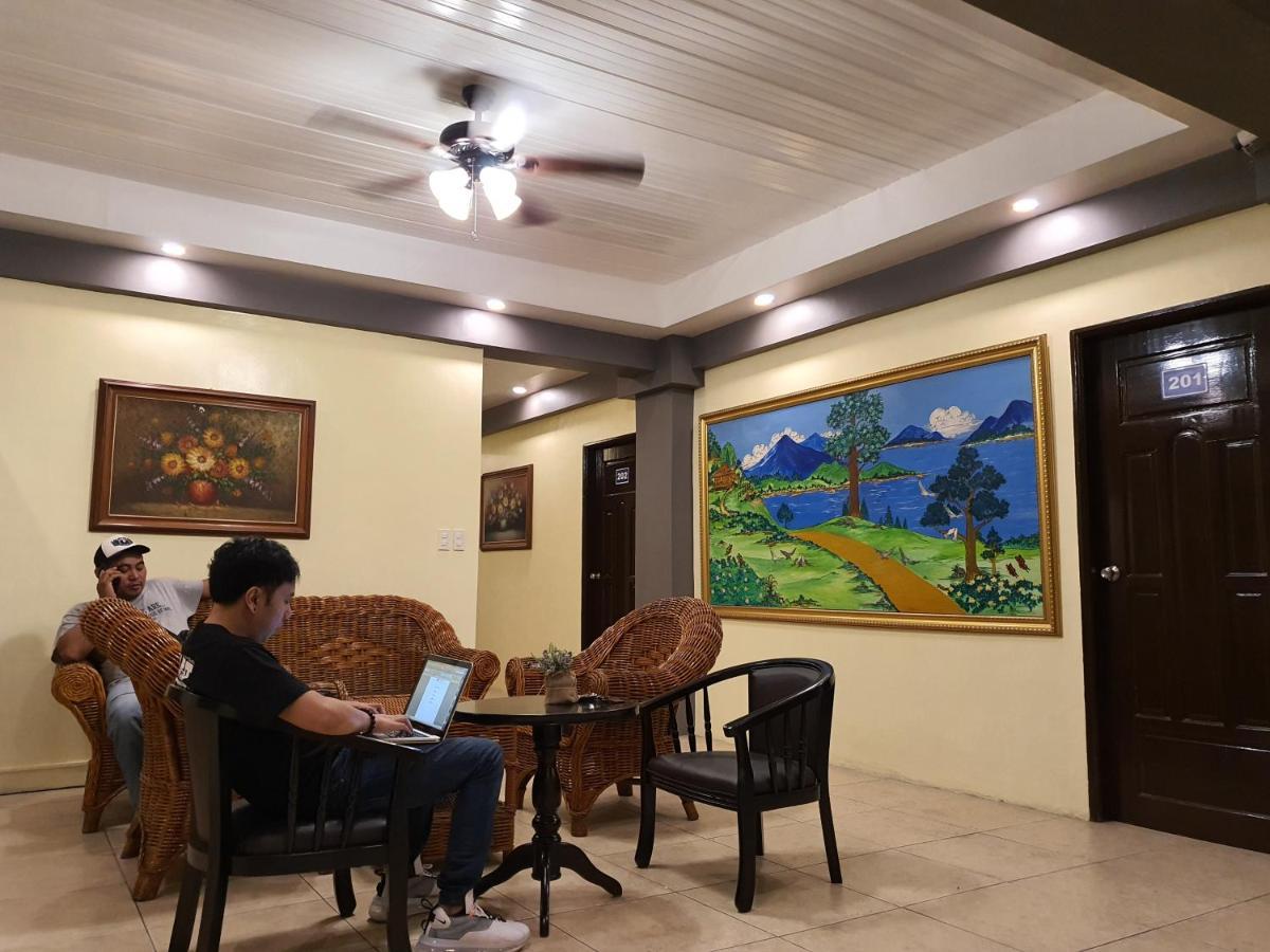 2428 Suites Urdaneta Экстерьер фото