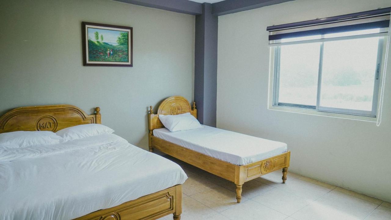2428 Suites Urdaneta Экстерьер фото